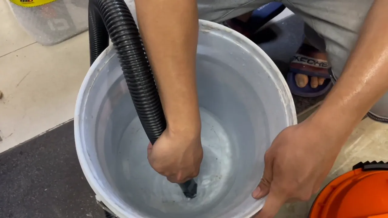 Máy hút WADFOW hút nước trong xô, nước bị kéo xuống nhanh