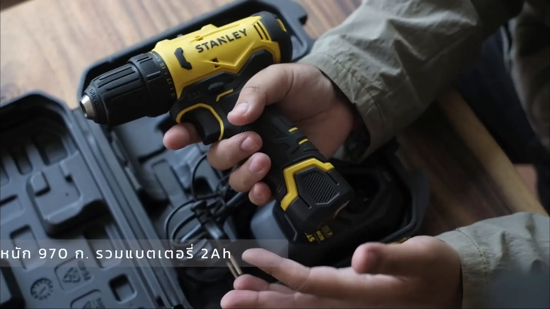 Máy khoan Stanley SCD10D2K với thiết kế nhỏ gọn