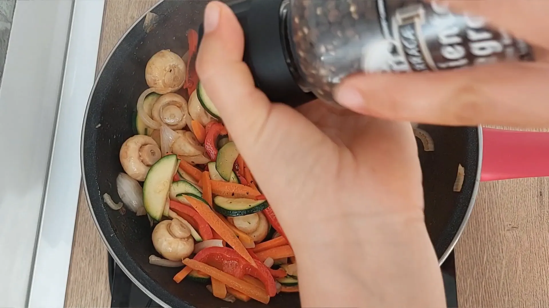 Salteado de verduras en el wok