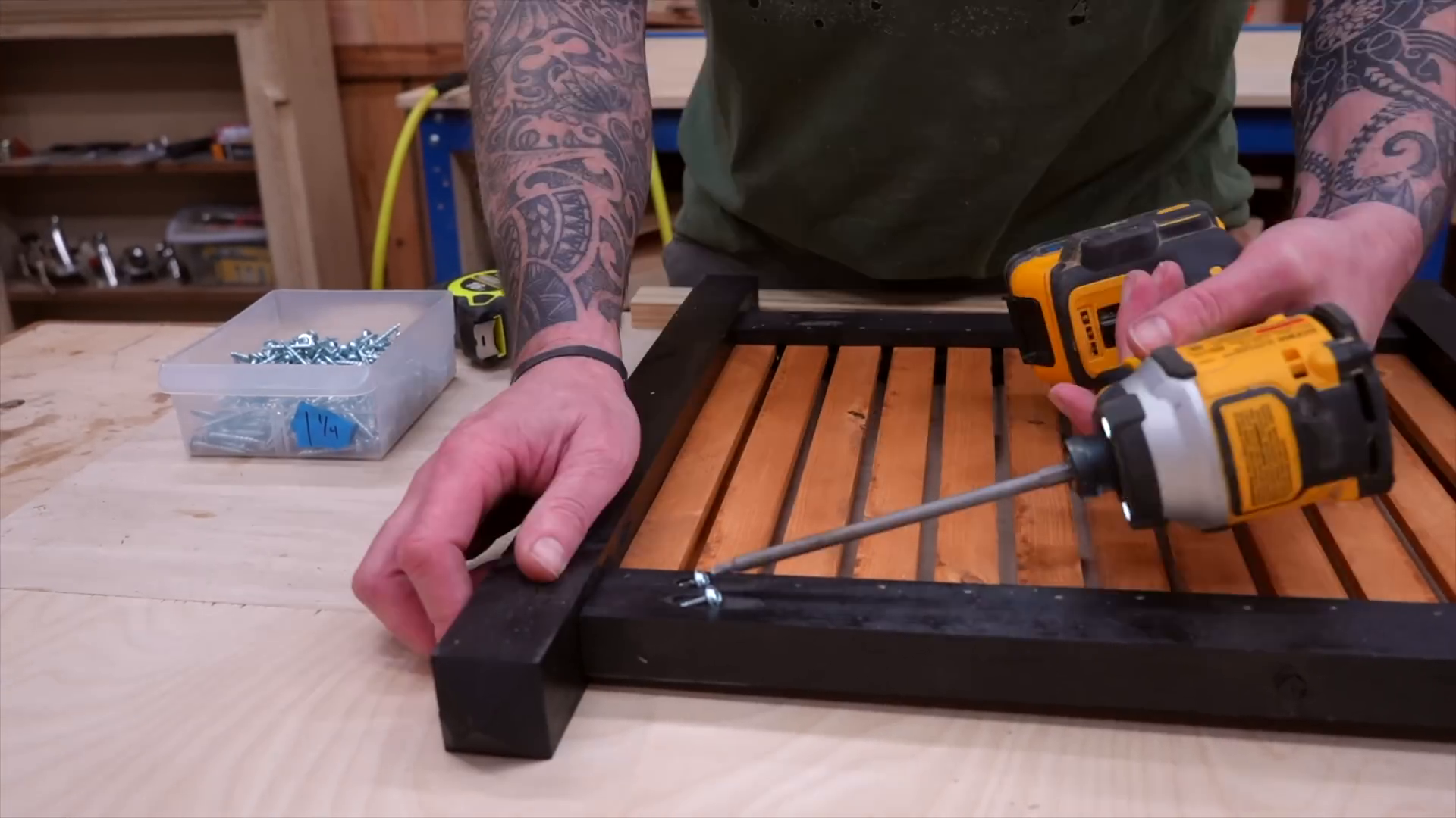 Attaching legs to the planter