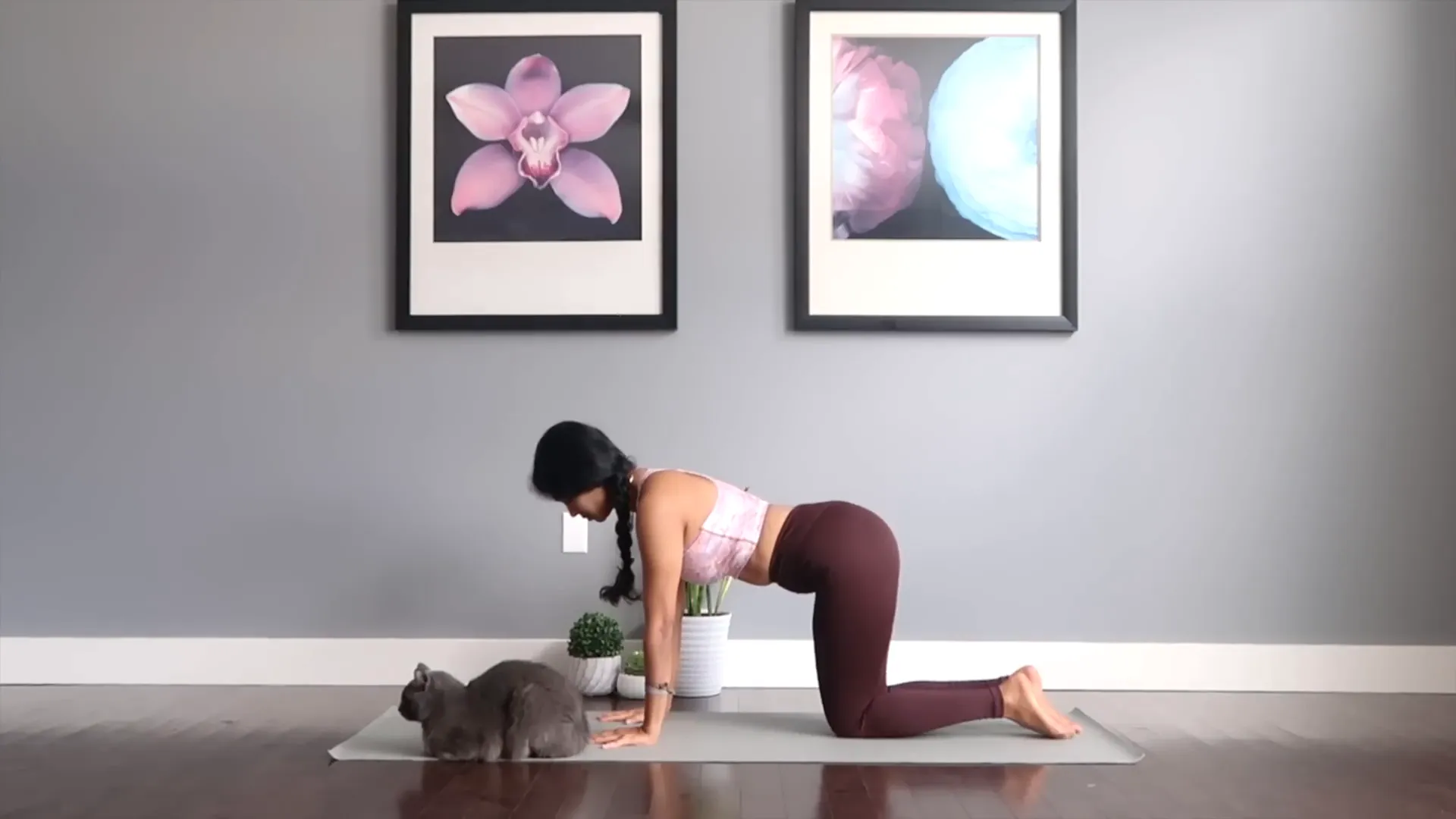 Performing Pelvic Circles for hip flexibility