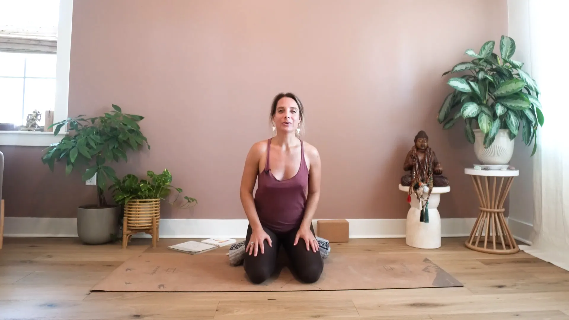 Hands positioned for three-part dirga breath