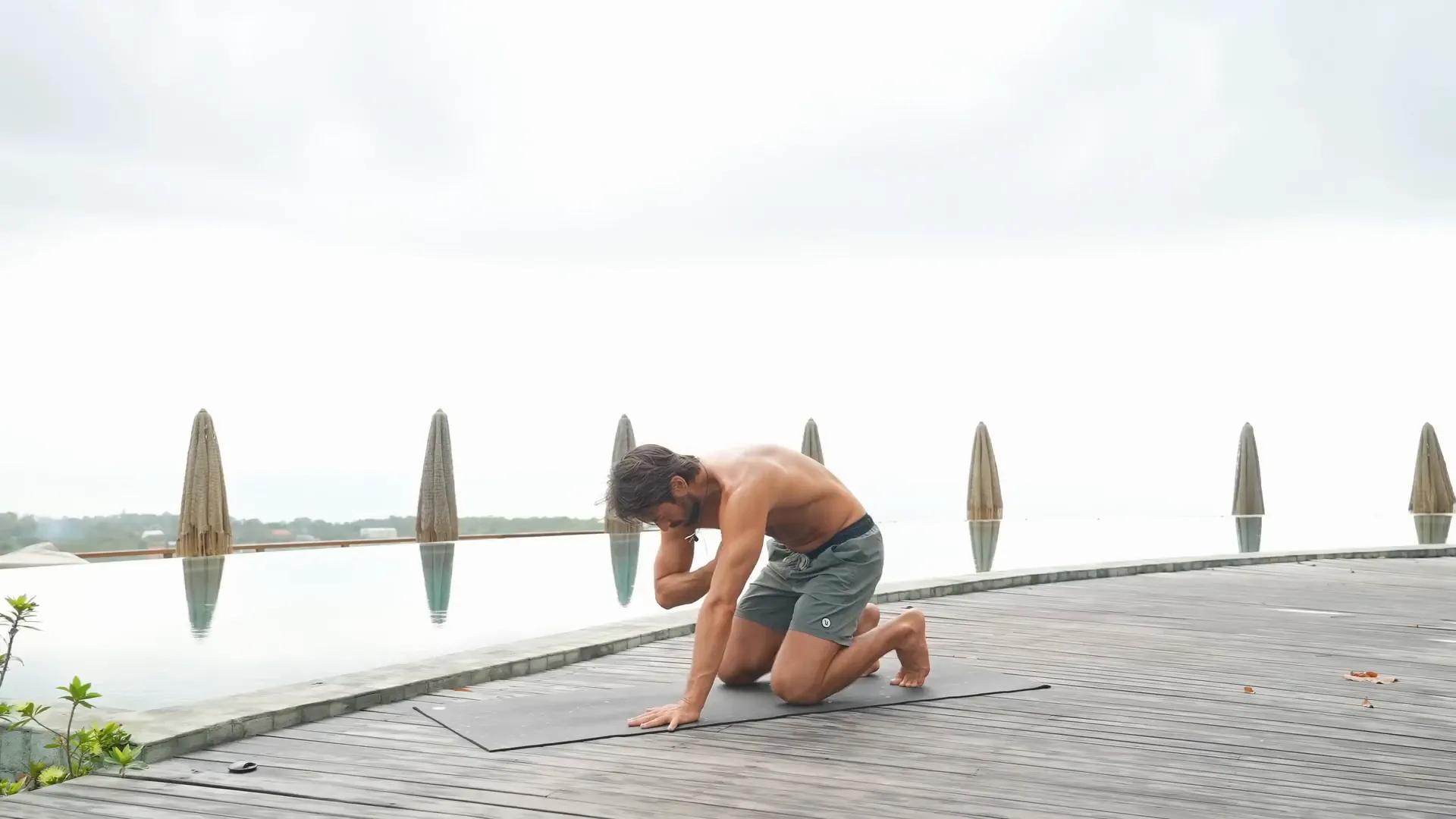 Demonstration of cat pose with rounded spine and shoulders spread