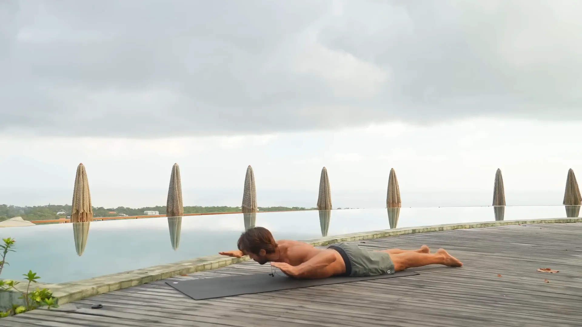 Arms stretched out in T position lifting and lowering