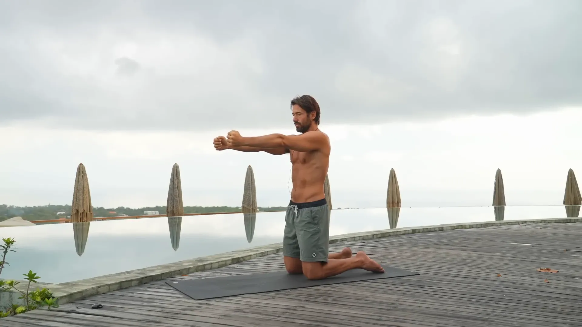 Shoulder blade protraction and retraction exercise