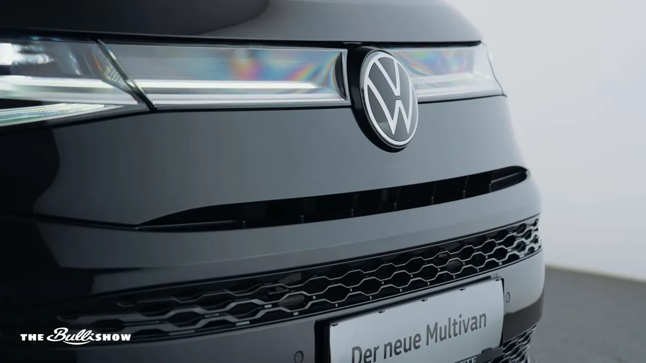 Matrix-Scheinwerfer und beleuchteter Scheinwerferbalken des T7