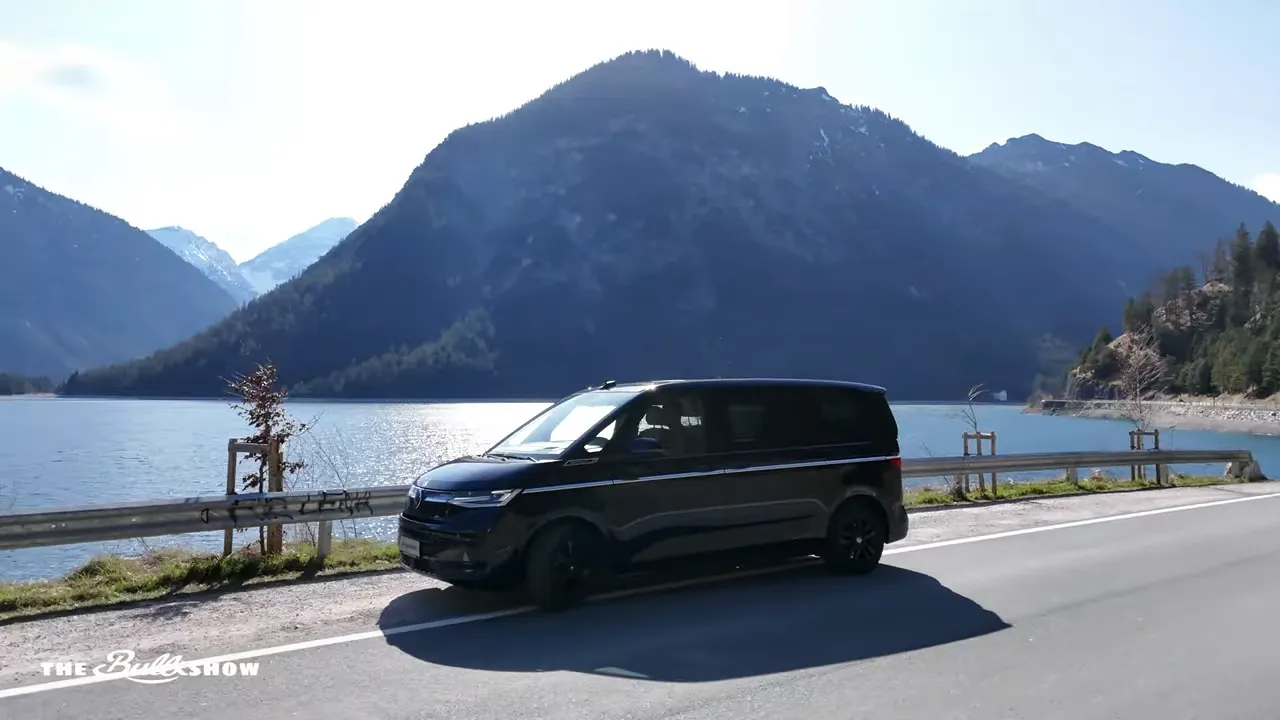 Probefahrt mit dem VW Multivan T7 auf kurviger Landstraße