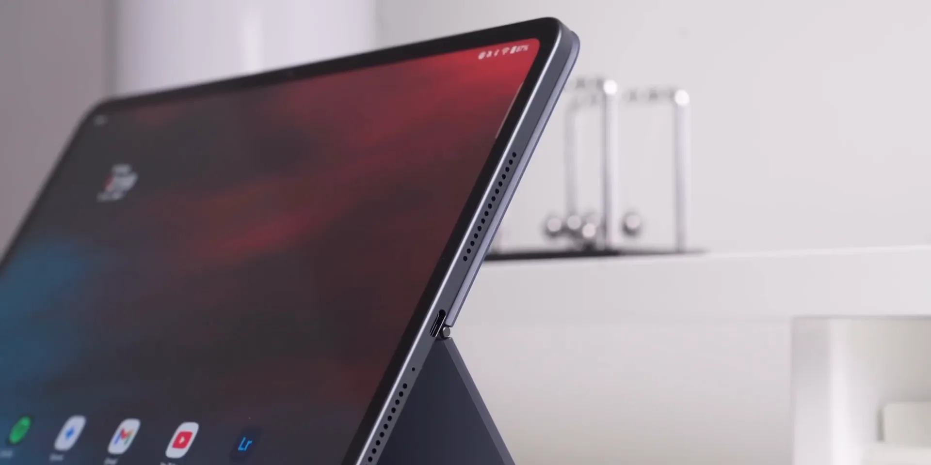 OnePlus Pad 3 showcasing its eight speaker setup