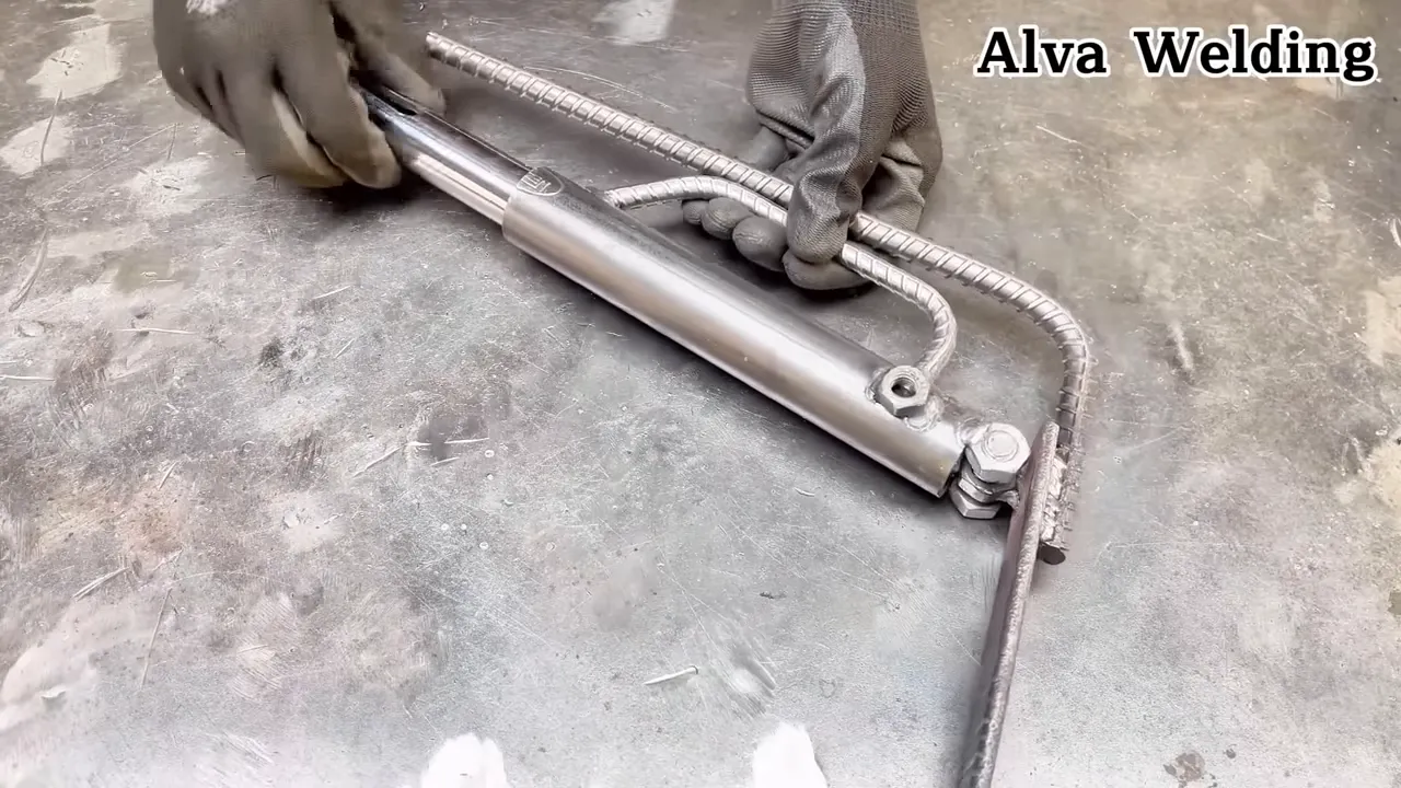 magnetic sliding stop attached to metal cutting saw fence