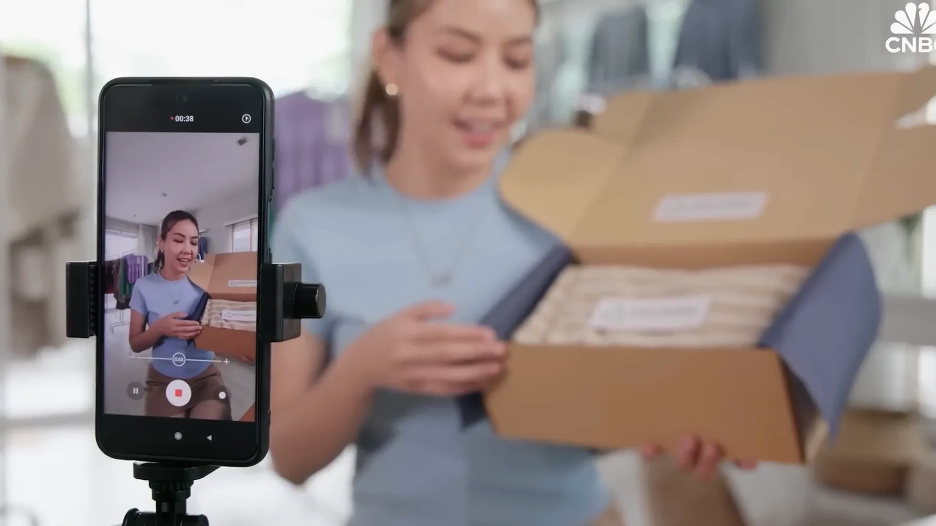 TikTok live shopping event with influencer