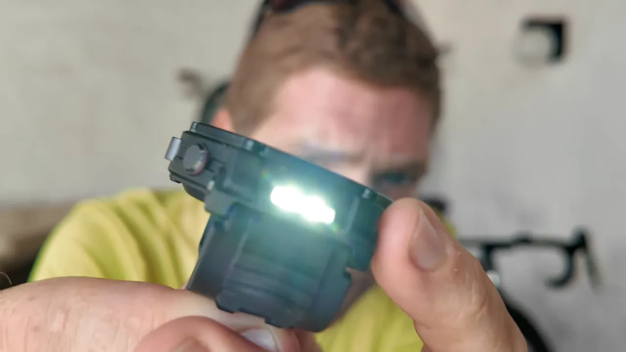 Flashlight mode cycling through white and red LEDs