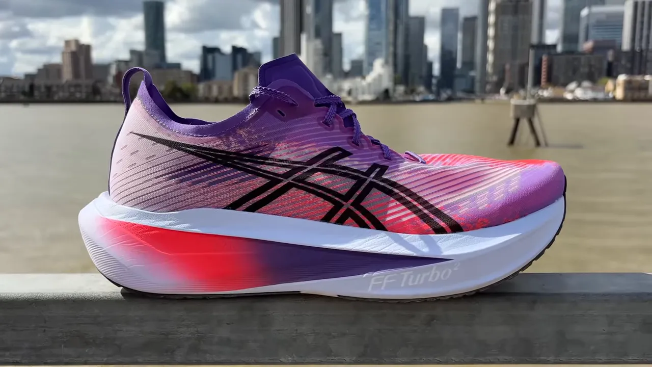 Close-up of heel geometry and stack height showing rocker and foam lines