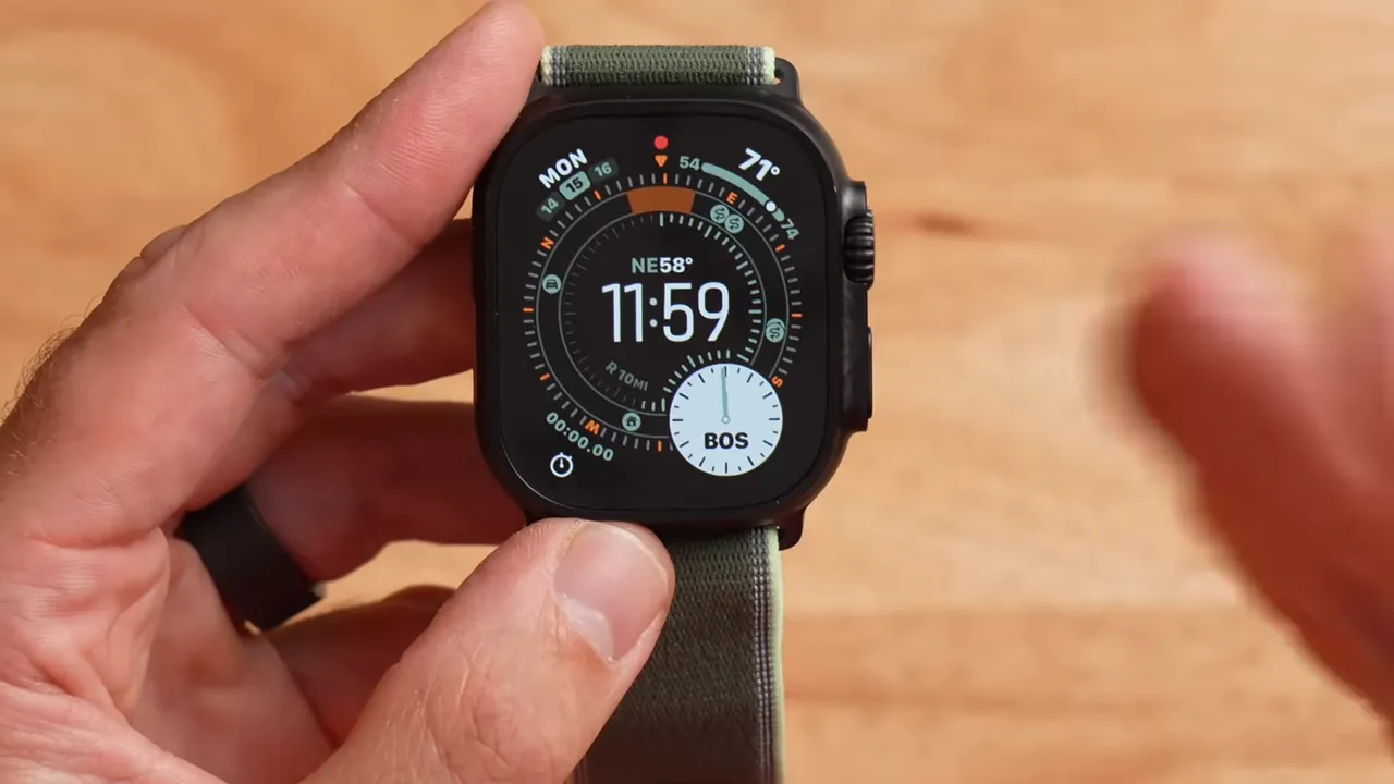 Close-up of Ultra 3 display showing second intervals on Always-On