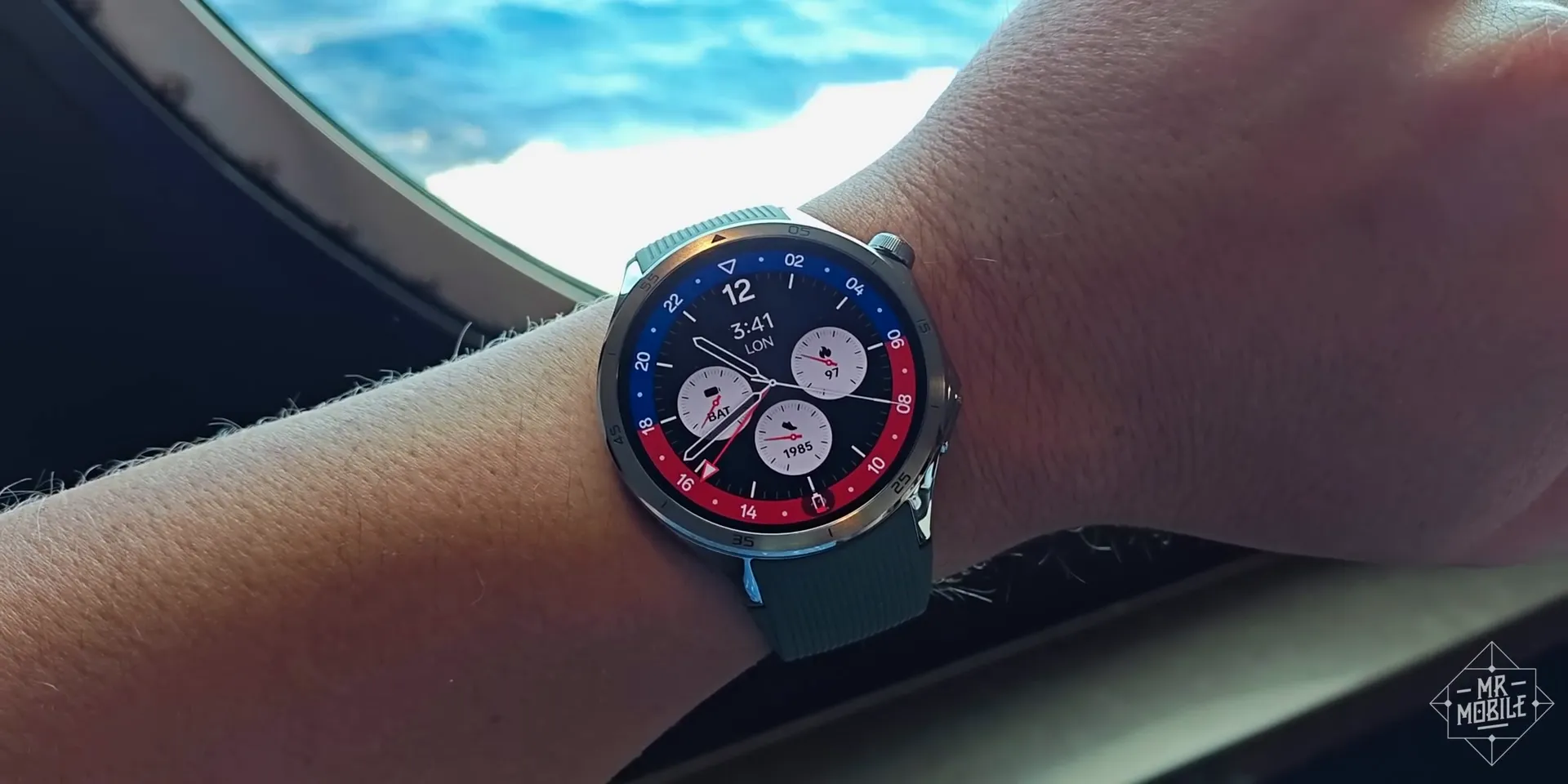 OnePlus Watch 3 1.5-inch AMOLED display in sunlight