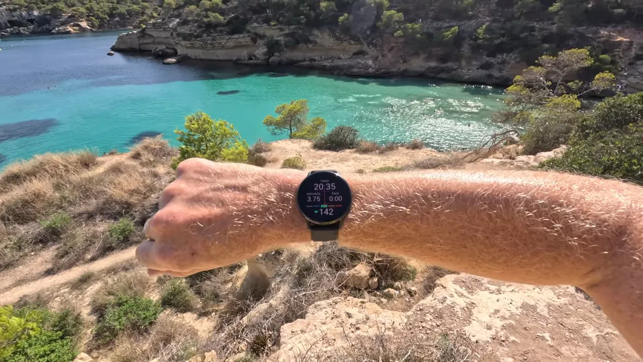 Brighter AMOLED display on the Garmin Venu 4 outdoors