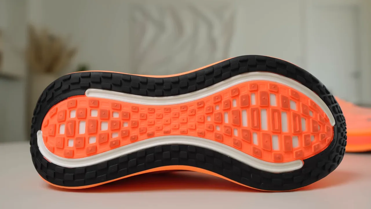 Pillow-like tongue and ankle padding on Vomero Plus