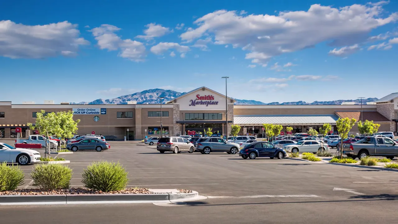 Front of the Smiths Marketplace and adjacent retail units