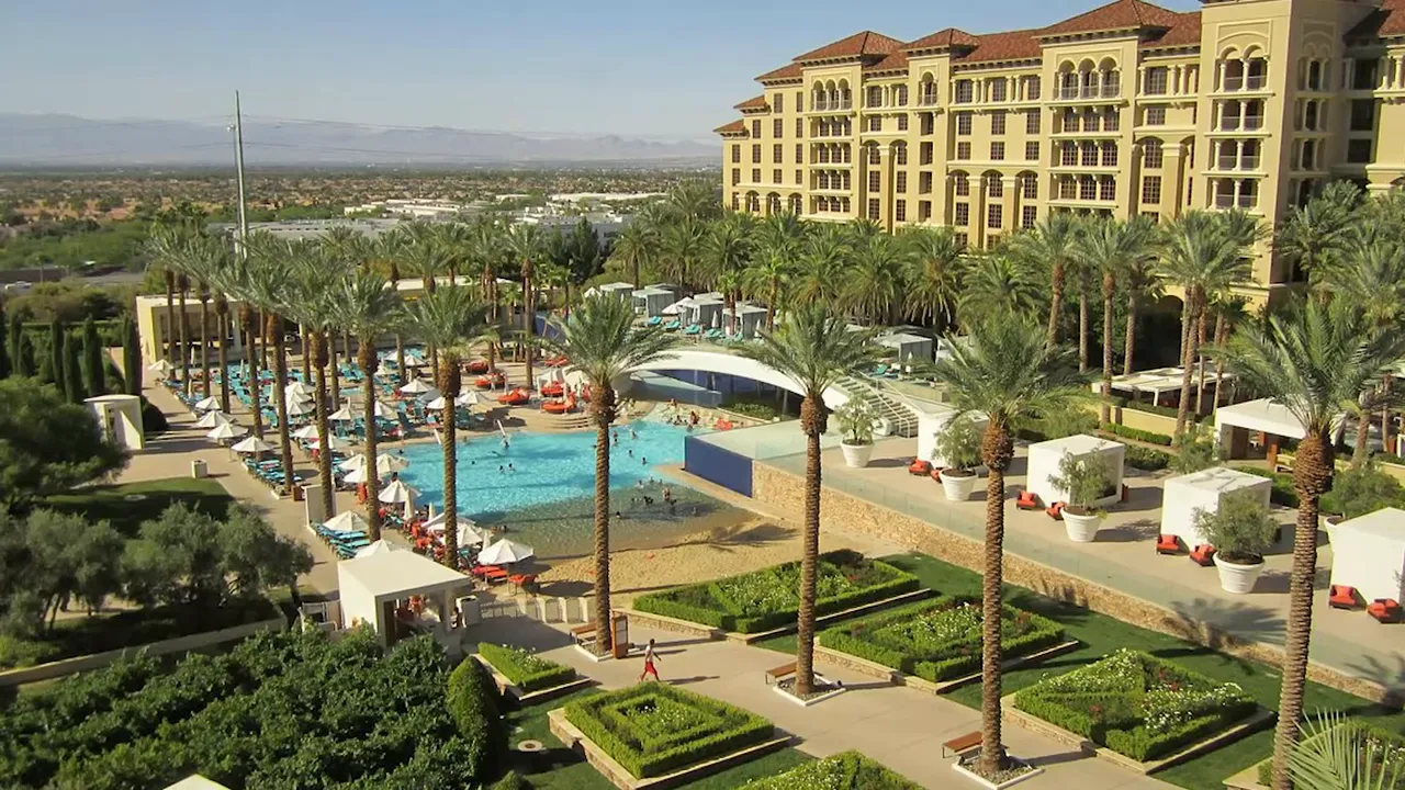 District at Green Valley Ranch shopping and outdoor plaza