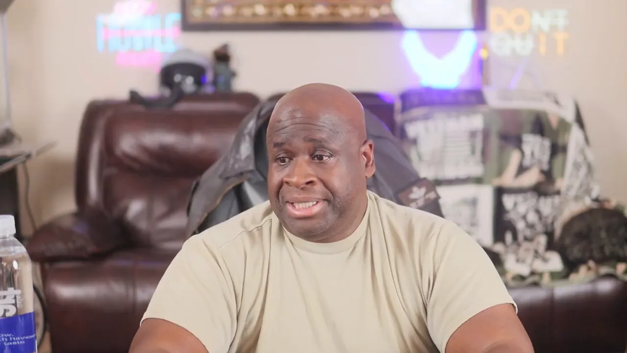 Advisor offering reassuring guidance to veteran buyers about buyer-broker agreements