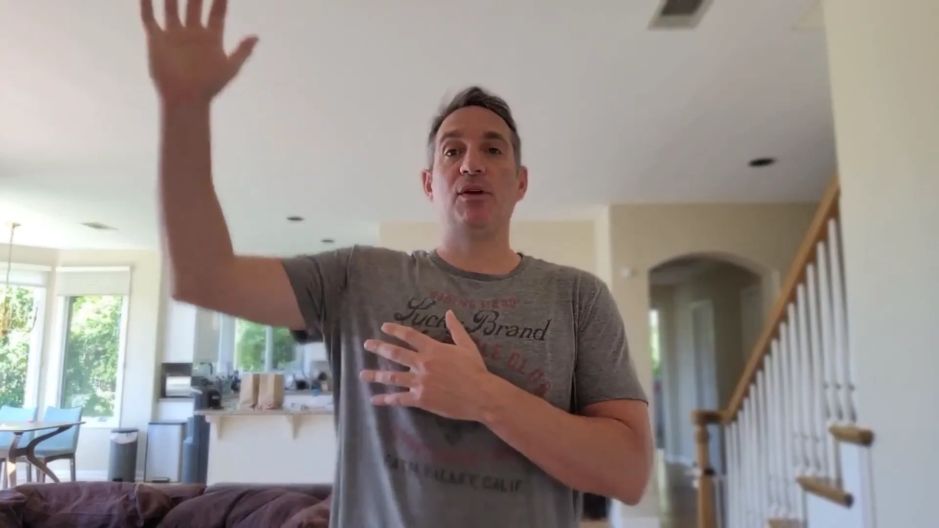 Demonstration of body compensation due to shoulder injury