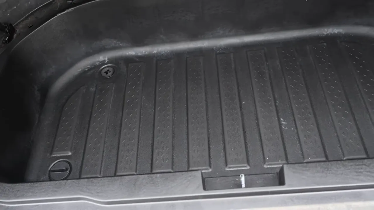 In‑bed lockable trunk interior of Hyundai Santa Cruz showing textured liner