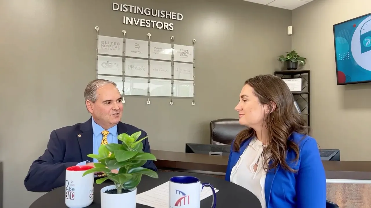 Oscar Martinez and Tracie Kamenoff discussing how to separate personal and business finances