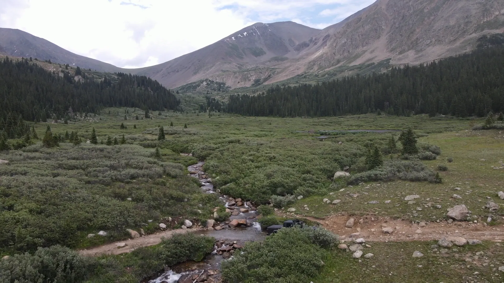 Artist painting landscape near Chihuahua Gulch Trail