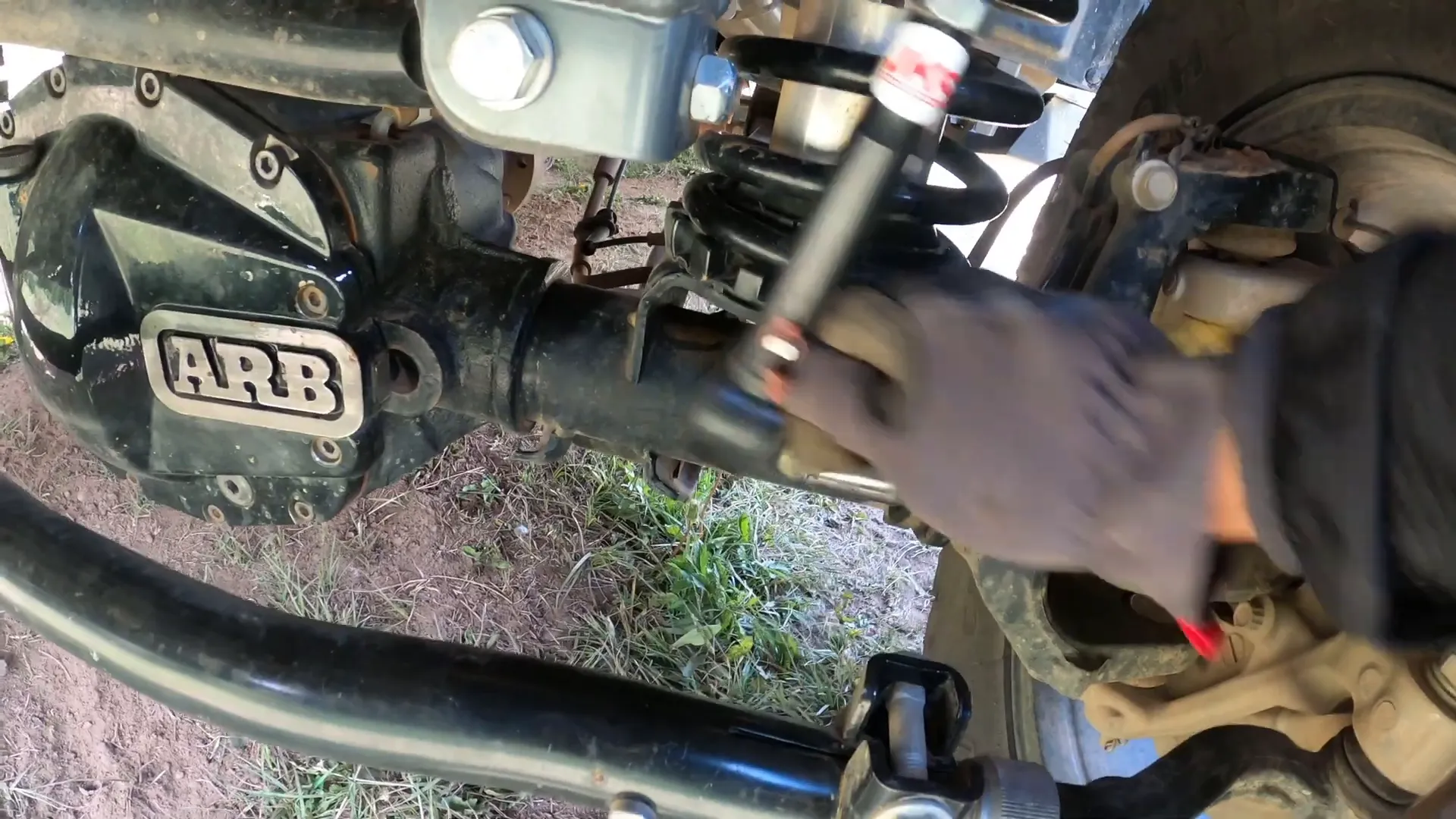 Preparing Jeep Gladiator for off-roading near Chihuahua Gulch Trailhead