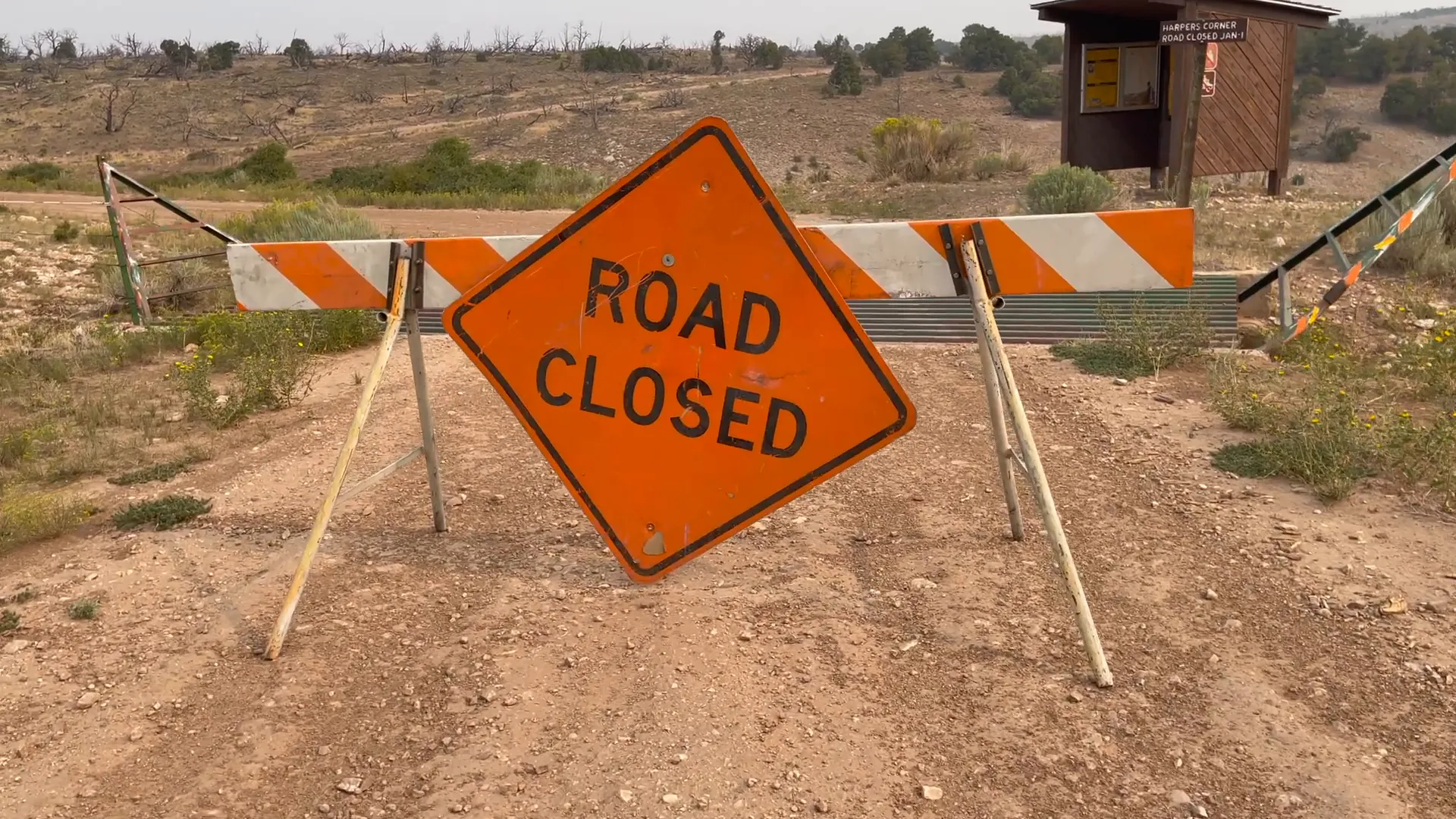 Road closure sign on Yampa Bench Road at Dinosaur National Monument