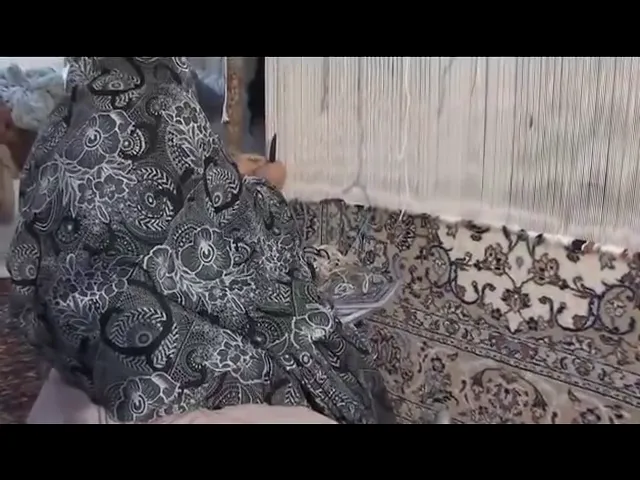 Donne che tessono tappeti persiani Kashan