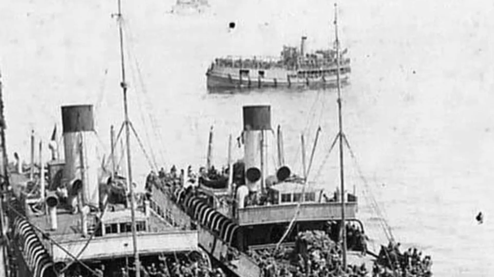 SS Nomadic leading the mine sweeper squadron