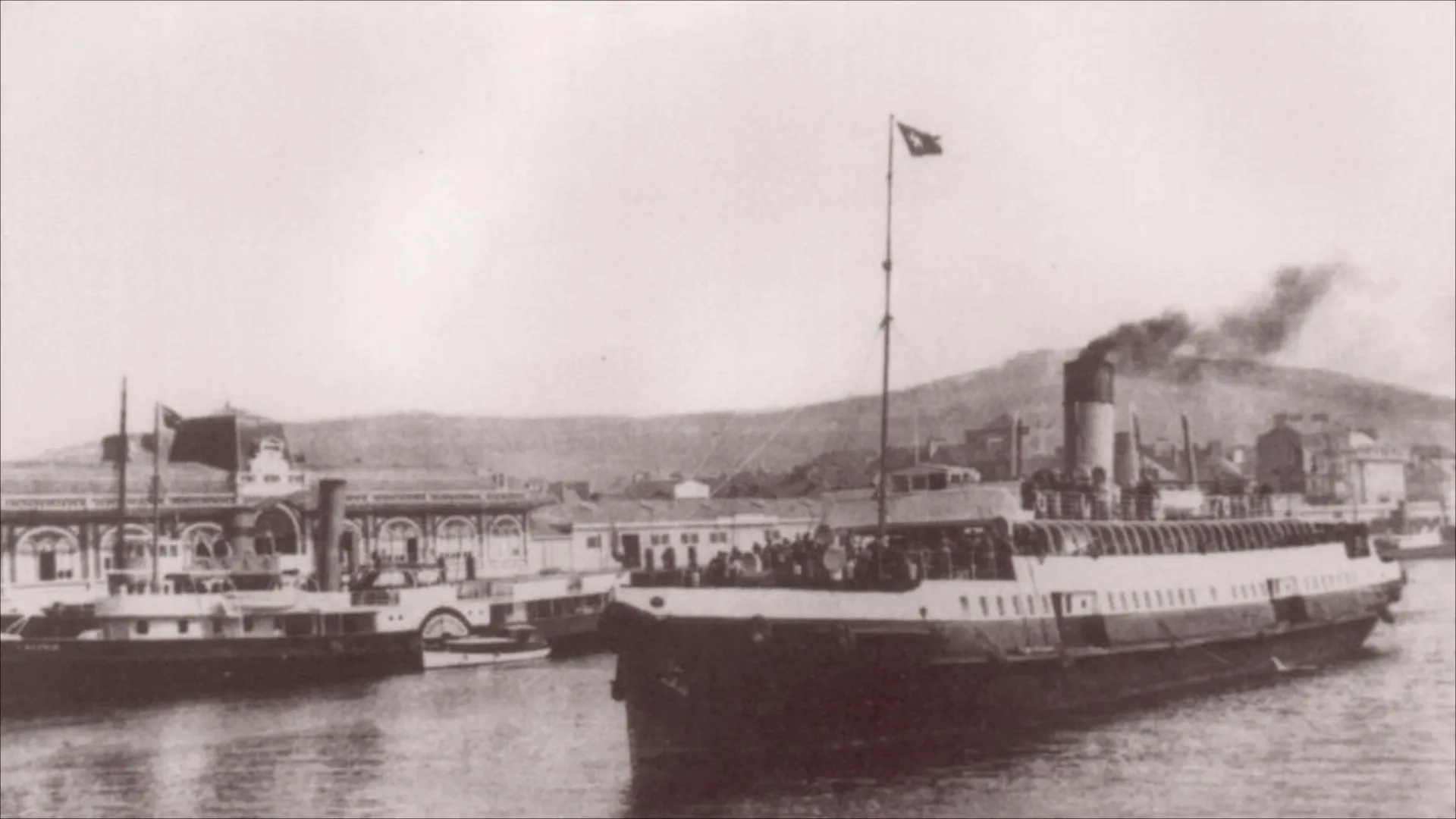 SS Nomadic during Titanic's boarding