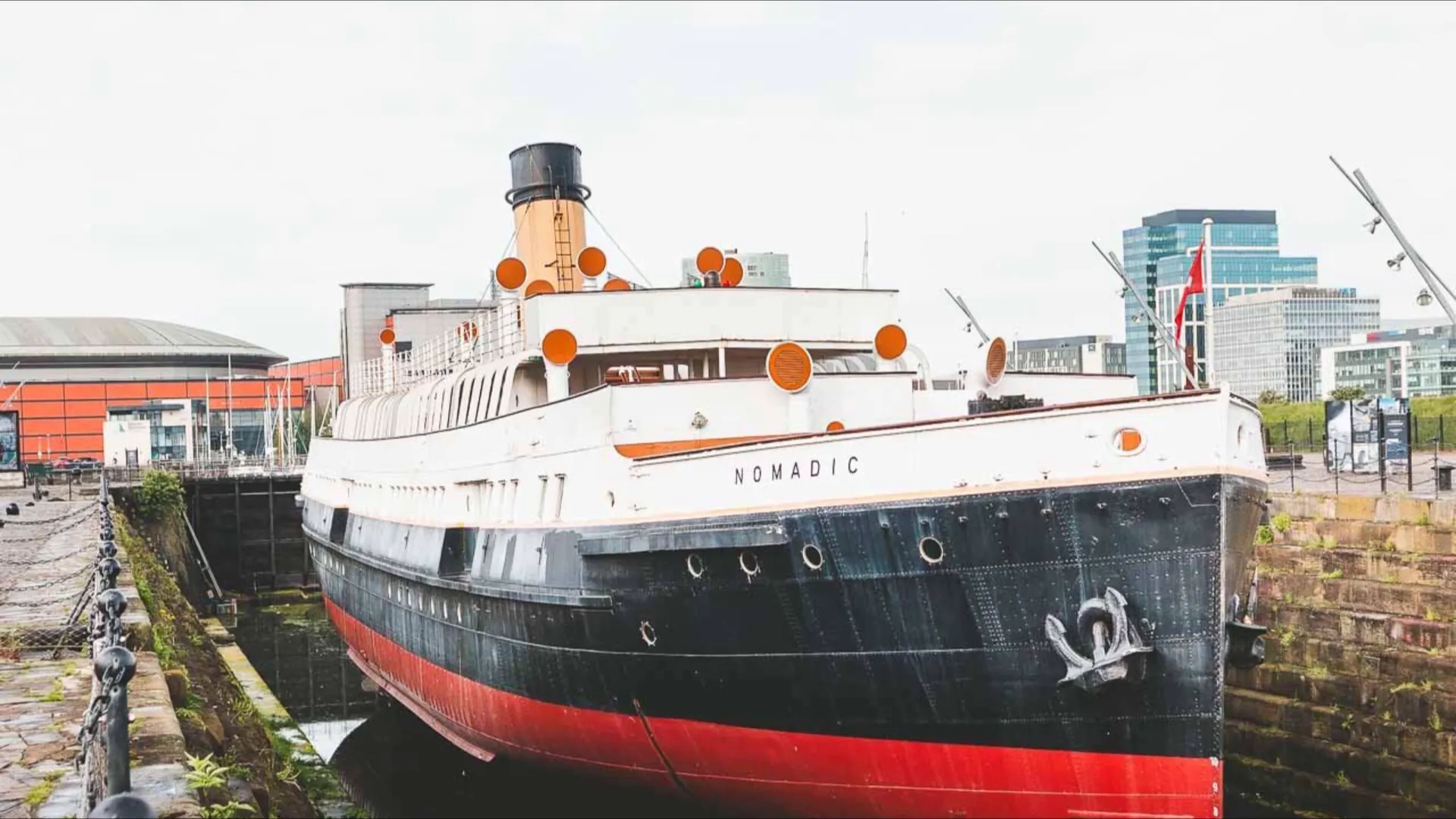 Passengers boarding the Titanic from SS Nomadic