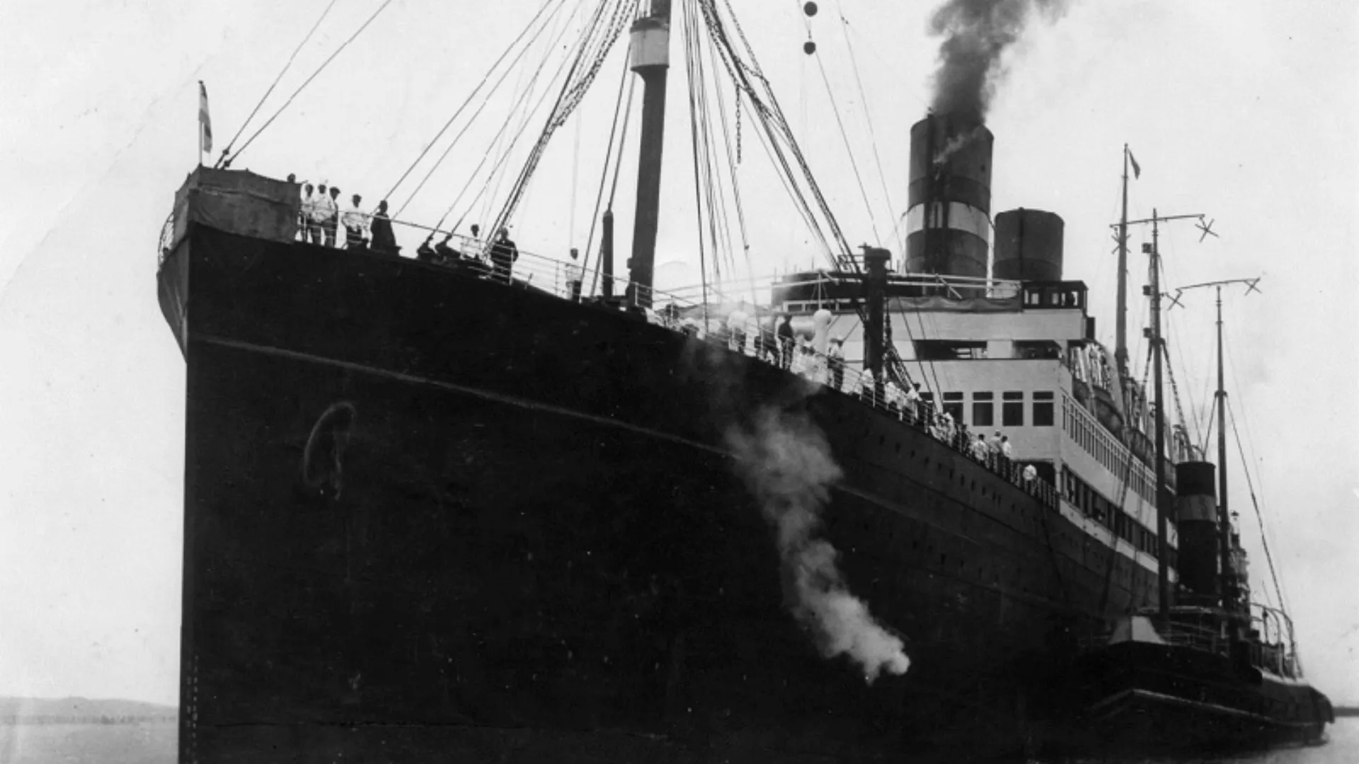 SS Volendam departing Antwerp with passengers
