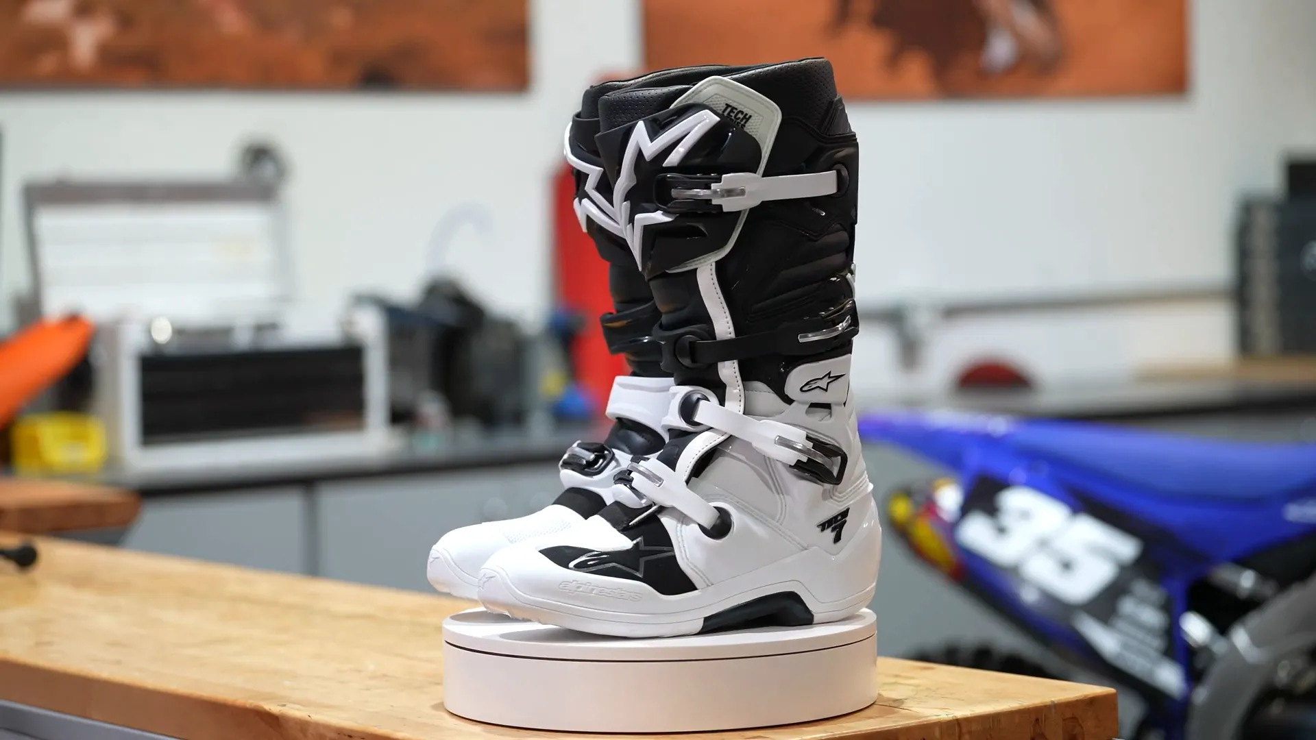 Close-up of TPU protection and biomechanical pivot system on Tech 7