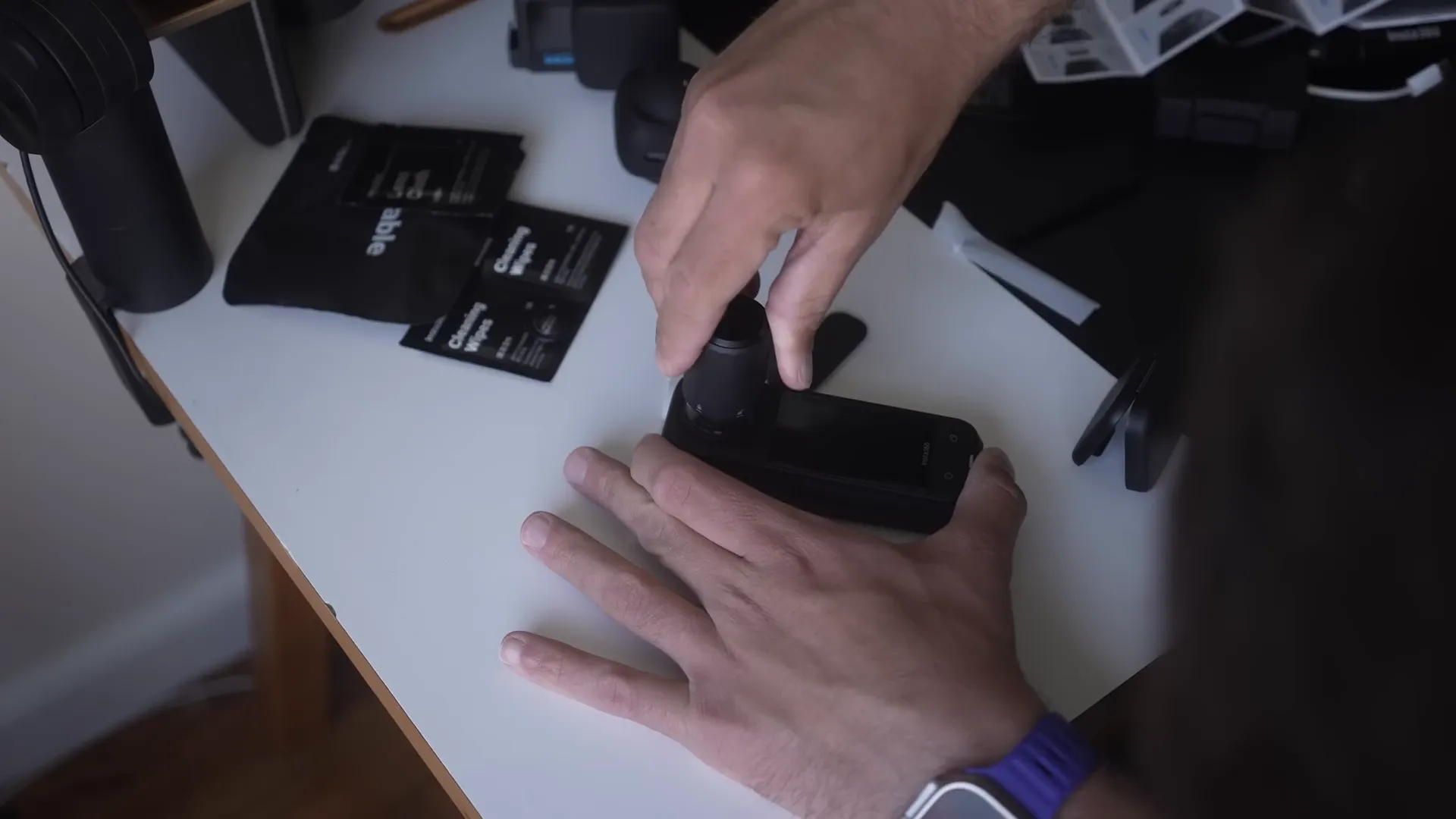 Lens replacement process with tool for Insta360 X5