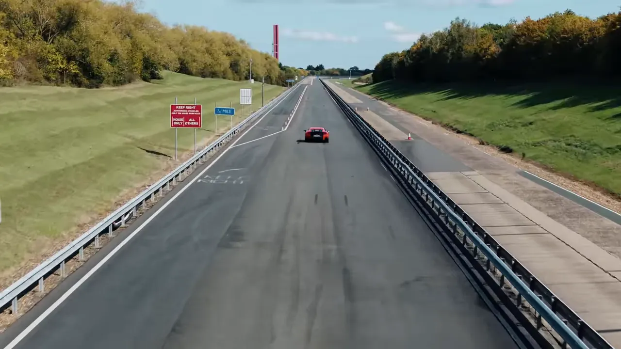 High-speed run down a straight, TEMERARIO reaching over 200 mph