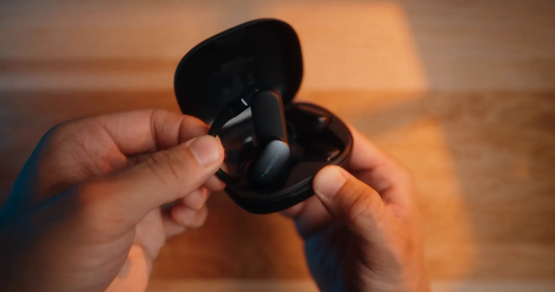 Wireless monitoring earbuds included in Lark Max 2 kit