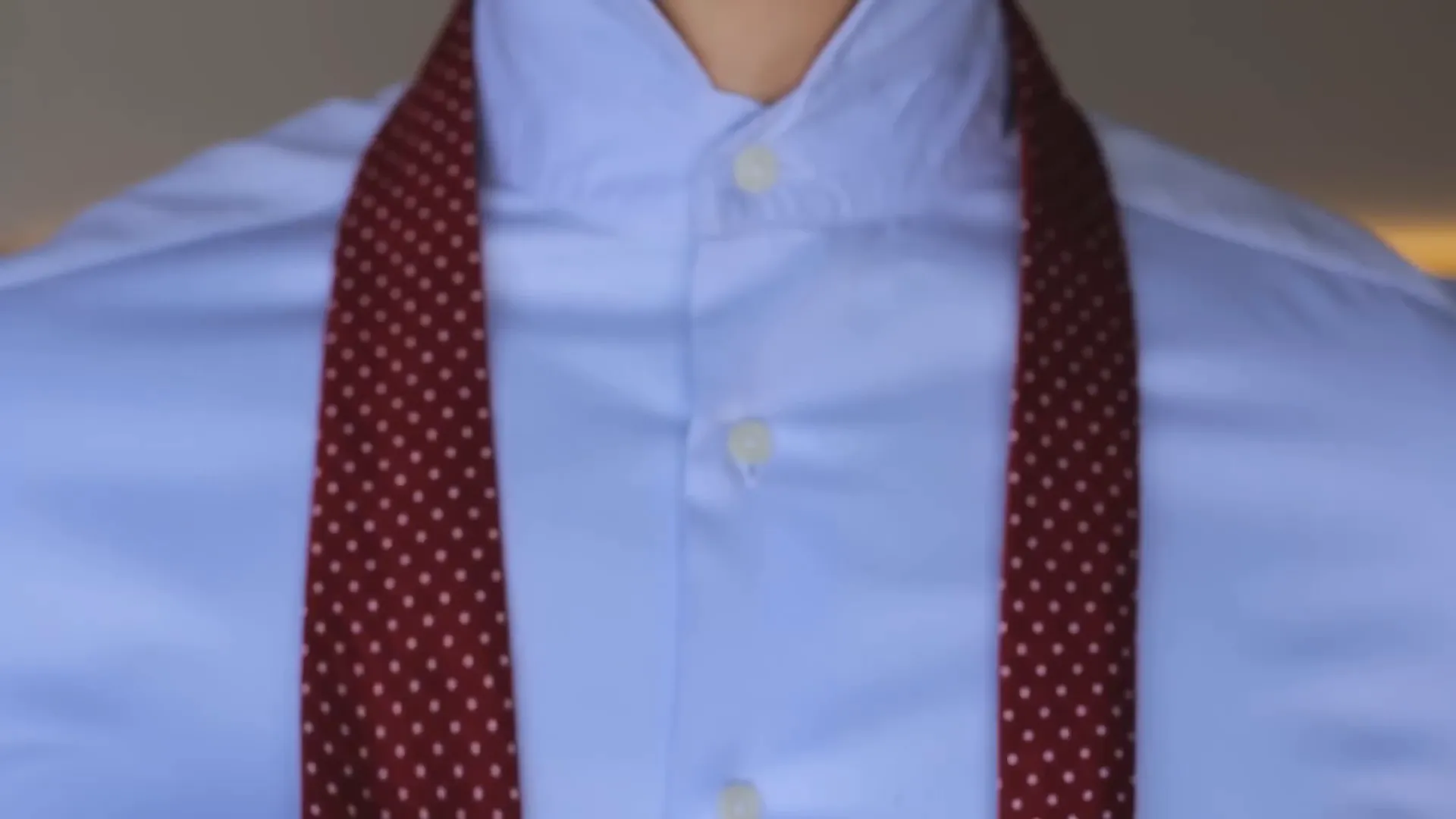 Starting position with tie around neck, seam facing down