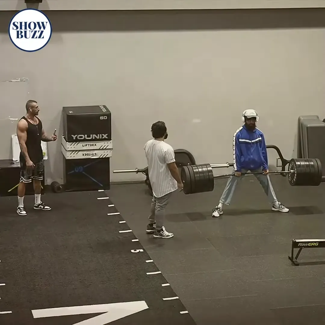 Vladimir filming workouts with his Canon 600D