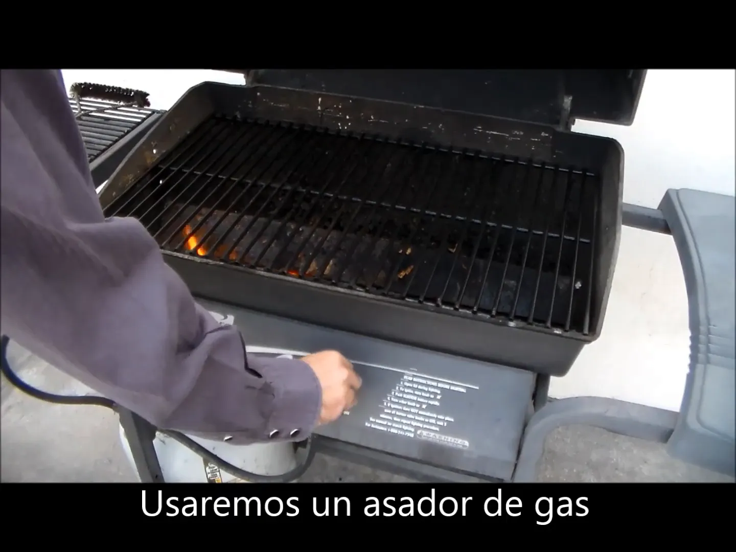 Calentamiento del sartén en el asador