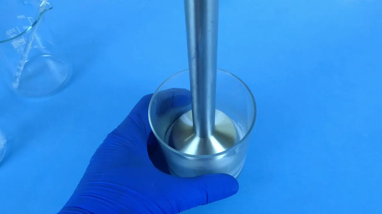 Emulsionador y agitación a alta velocidad en la crema base glucídica con Montanov 68