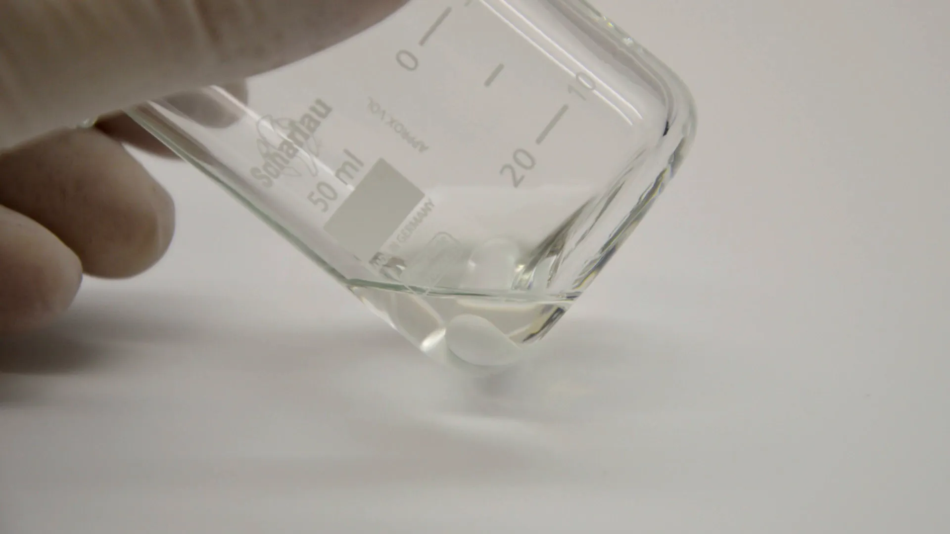  Lidocaína clorhidrato disuelto en agua para uso en emulsión ginecológica personalizada