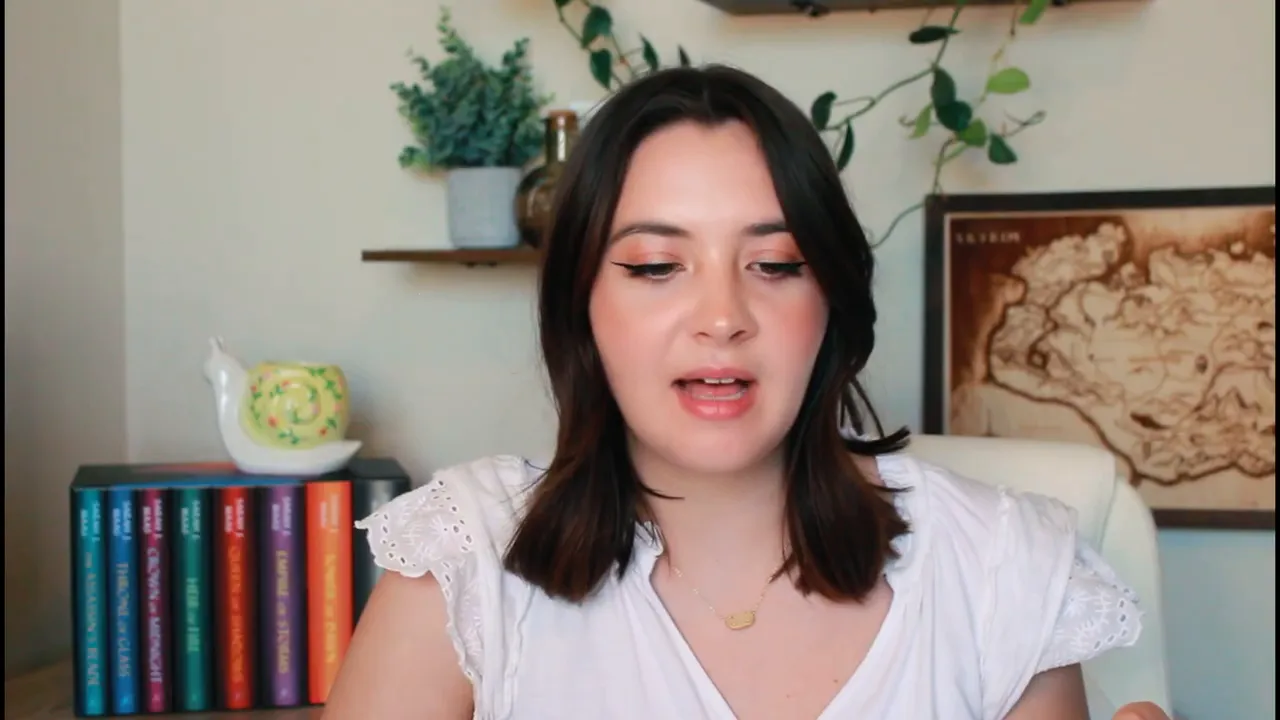 Wedding planning tips speaker presenting advice on appetizers during cocktail hour