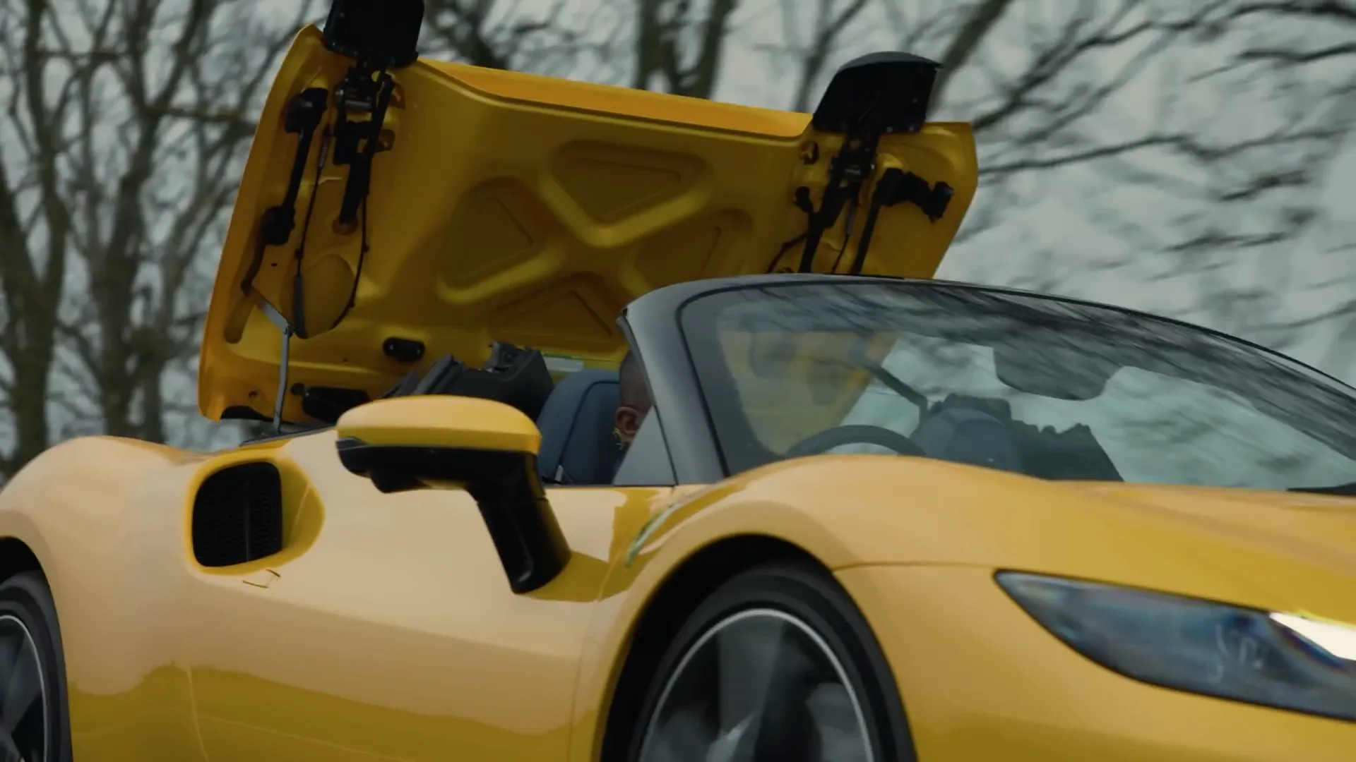 Ferrari 296 GTS roof mechanism in action