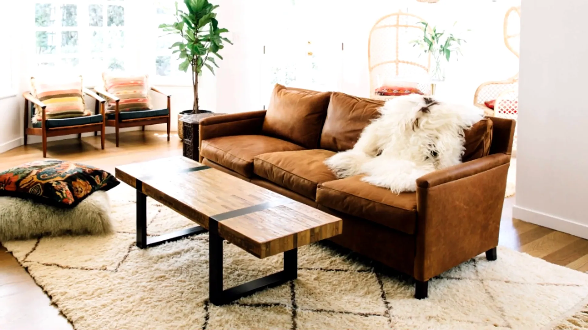 Living room in warm colors, interesting design ideas for your home