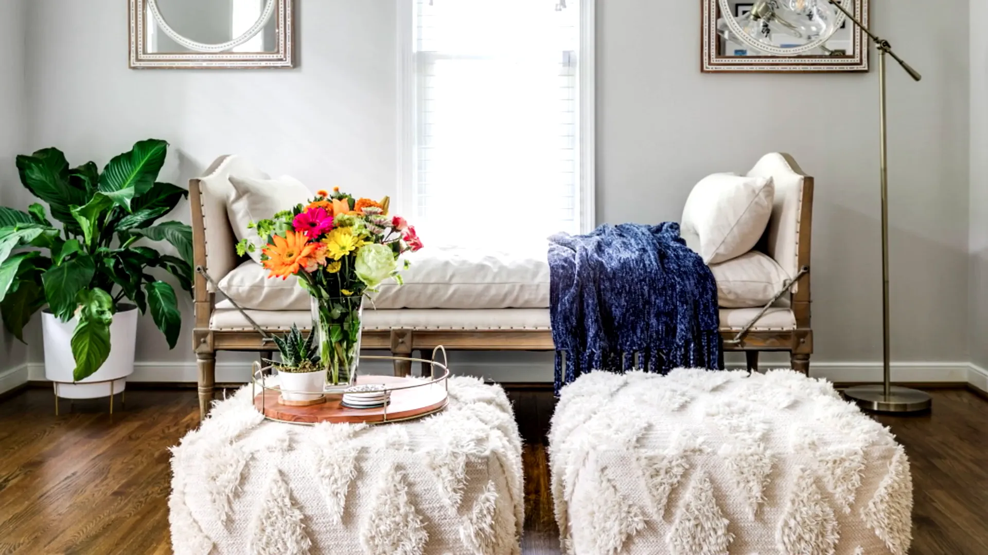 Small but cozy Scandinavian style seating area, creative ideas for your home