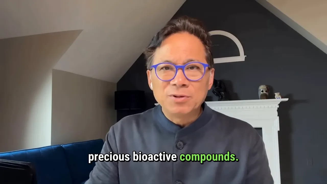 Screenshot of a presenter stating that extra virgin olive oil retains bioactive compounds