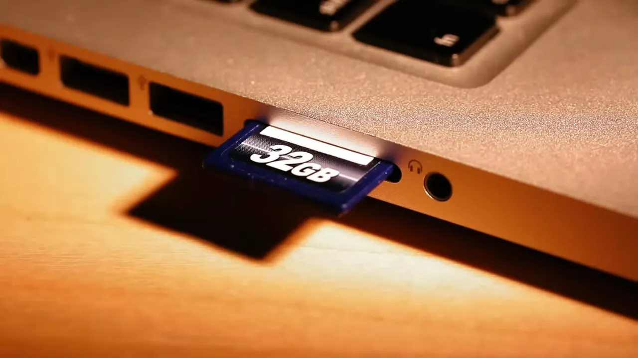 Visualization of content spreading across the internet despite takedown efforts