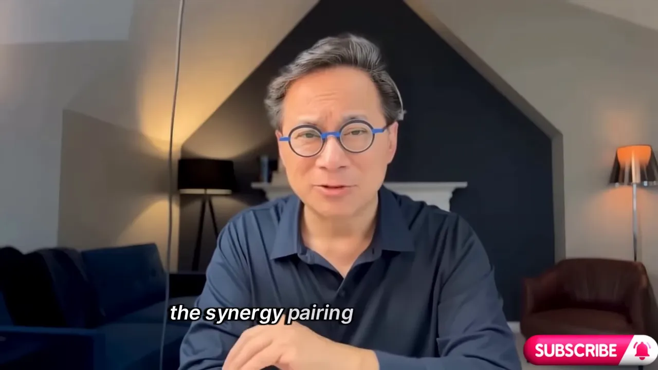 Presenter describing synergy pairing of bedtime foods for brain health